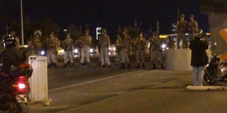 В Турции произошла попытка военного переворота – премьер-министр Йылдырым