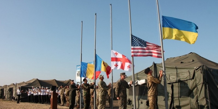 «Си-Бриз-2016»: на «Широком лане» торжественно подняли флаги украино-американских учений