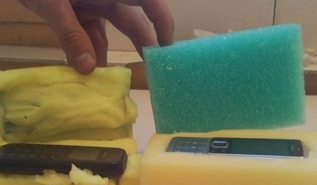 Отбывающему наказание в Ольшанской колонии пытались передать мобилки в… губках для мытья посуды