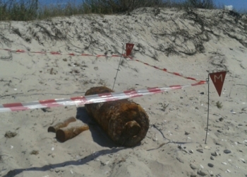 На Кинбурнской косе возле базы отдыха «Ракета-2» нашли авиационную бомбу ФАБ-50. И кое-что помельче