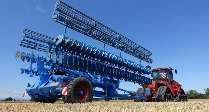 Гигантская борона, ставшая сенсацией в Европе, прибудет в Украину