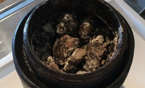 Запах есть, но не съедобен: шведские археологи подняли со дна 340-летний рокфор