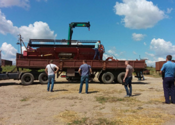 К двум ранее изъятым комбайнам, несмотря на сопротивление, полиция Николаева «прибавила» еще две жатки и тележки к ним – по решению суда