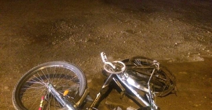 На въезде в Балабановку пьяный водитель сбил велосипедиста и скрылся