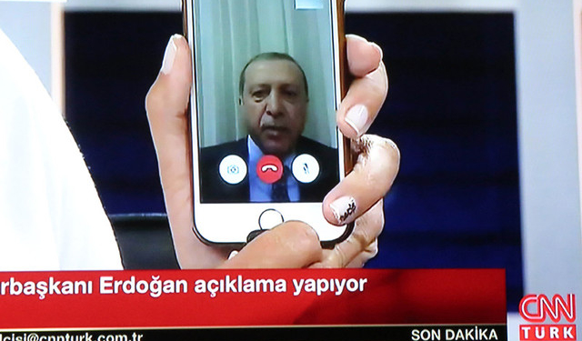 Саудовец предложил миллион риалов за телефон, с помощью которого Эрдоган обратился к народу во время путча в Турции