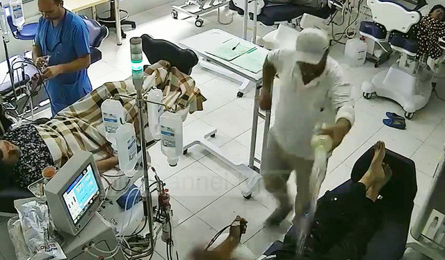 В албанской больнице пациент облил другого больного горючей смесью и поджег. Сгорел сам и еще двое