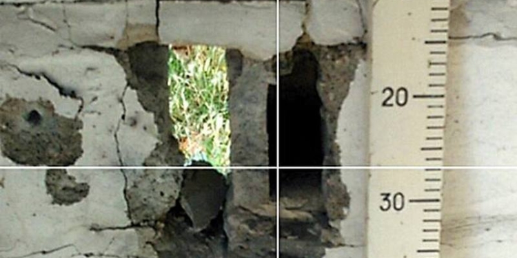 Боевики на Донбассе обстреляли жилые дома в Марьинке.