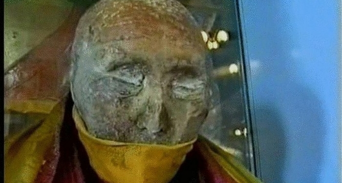 200-летняя мумия тибетского монаха из Улан-Батора все еще “живая”