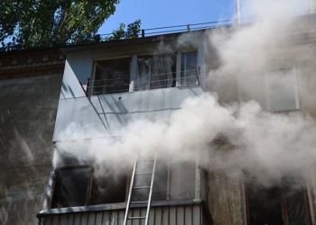 Из-за пожара в квартире на ул.Курортной в Николаеве на улицу пришлось вывести 9 человек