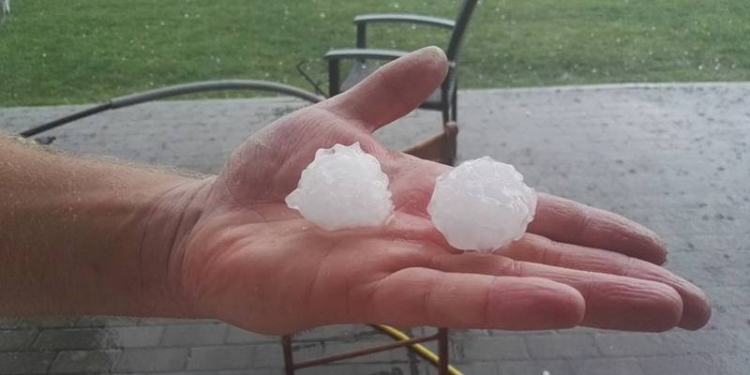 На Хмельницкую область вчера обрушился жуткий град