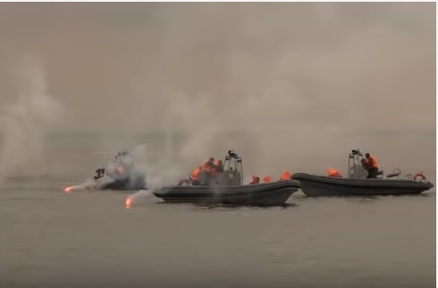 В РФ на репетиции парада двое военных упали с вертолета