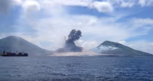 Почти “тучи разведу руками”. Как просыпается вулкан, разгоняющий облака