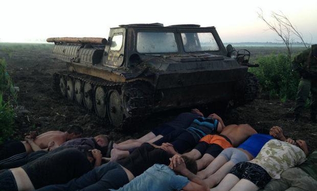 Спецназ задержал янтарекопателей с военным тягачем в Ровенской области