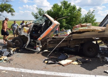 Спасатели деблокировали мужчину, которого зажало элементами искореженного автомобиля в результате ДТП на трассе «Одесса-Николаев»