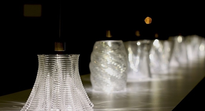 Чудеса техники: лампы, напечатанные на 3D-принтере расплавленным стеклом