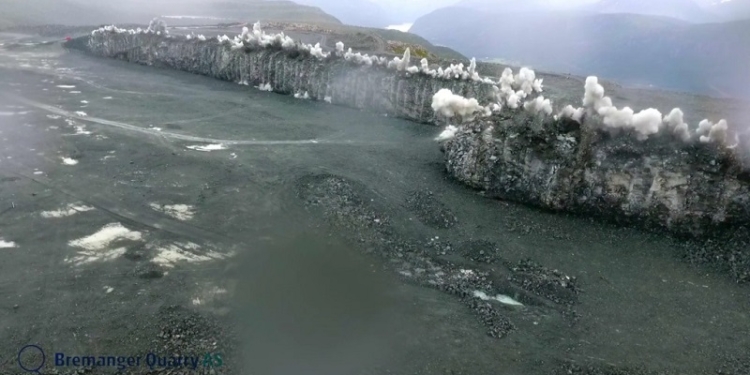 Если с умом. Это не цунами, это взрыв в норвежском карьере