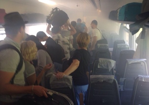 Поезд "Интерсити" из Киева в Одессу загорелся на ходу. Люди выпрыгивали из вагонов c детьми и чемоданами 3