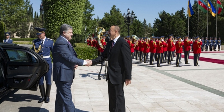 Порошенко и президент Азербайджана Ильхам Алиев общаются с прессой. Трансляция