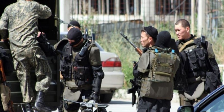 В Казахстане началась полицейская спецоперация, силовики оцепили район в Алматы