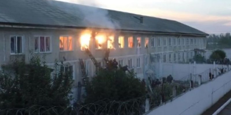 Сторожевые псы, стрельба и взрывы: как штурмовали взбунтовавшуюся колонию в России