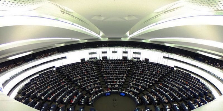 Комитет Европарламента рекомендовал как можно скорее отменить визы для украинцев