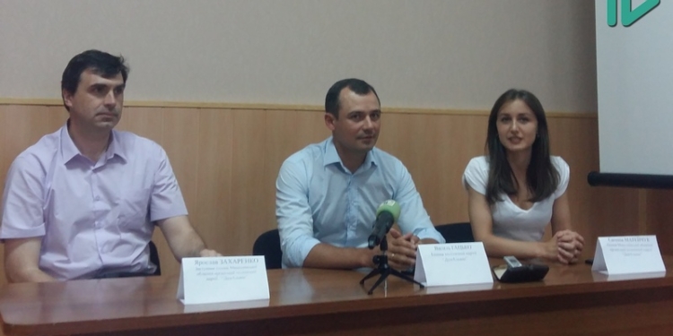 Лидер «ДемАльянса» Василий Гацько уверен в победе партии на парламентских выборах, а в Николаеве посоветовал «перестать менять носки с ноги на ногу»