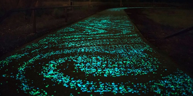 Светящиеся дороги из светящегося цемента. Уже есть, но не у нас