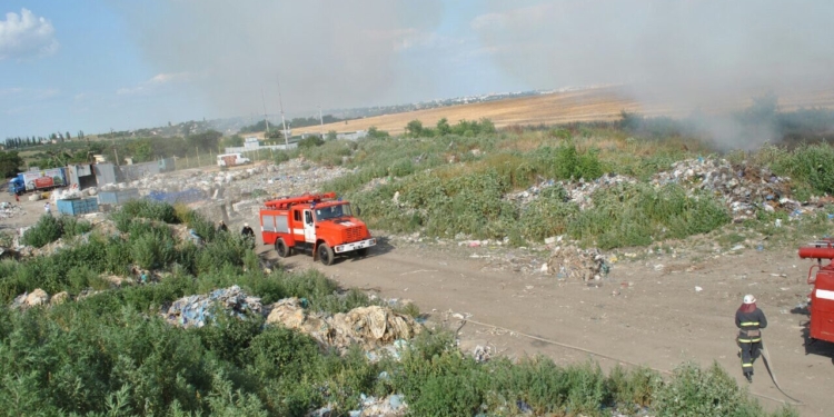 СБУ предупреждает о возможной техногенной ЧС  на мусорном полигоне возле Весняного