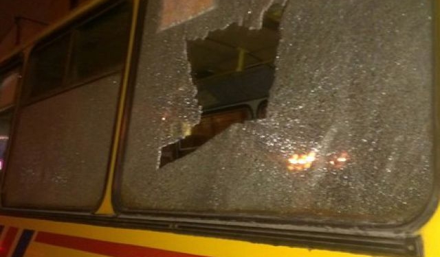 На Донбассе боевики обстреляли пассажирский микроавтобус на блокпосту