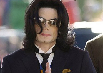 Бывший врач Майкла Джексона рассказал о педофильских увлечениях поп-звезды