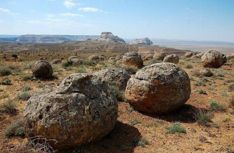 Загадочная долина каменных шаров в Казахстане 7