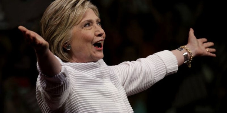 ФБР сняло  обвинения  с Хиллари Клинтон: преступной халатности не было,  была “вопиющая беспечность”