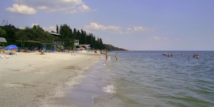 Смерть у моря. В Луговом убили отдыхающего. Его тело нашли под забором базы отдыха