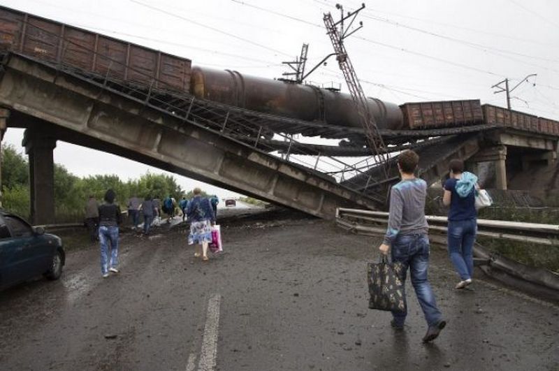 Кабмин выделил Луганской области 4 млрд.грн. на ремонт разрушенных из-за войны дорог и мостов 1