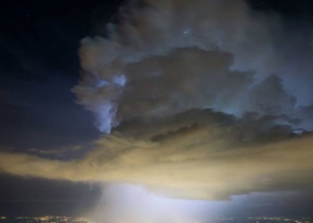 Над Большим андронным коллайдером возник «портал в другой мир»