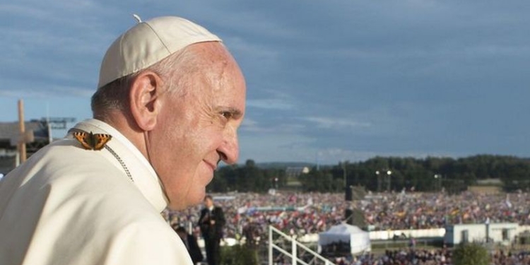 “Мы не рождены жить, как овощи” – Папа Римский призвал молодежь сменить диван на ботинки для прогулки