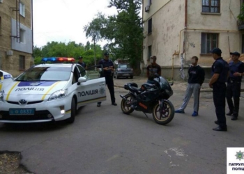 Николаевские патрульные задержали похитителей мотоцикла