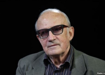 ФСБ обыскивает квартиры Пионтковского и его внука. Политолог не намерен возвращаться в Россию