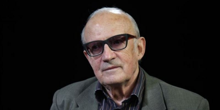 ФСБ обыскивает квартиры Пионтковского и его внука. Политолог не намерен возвращаться в Россию