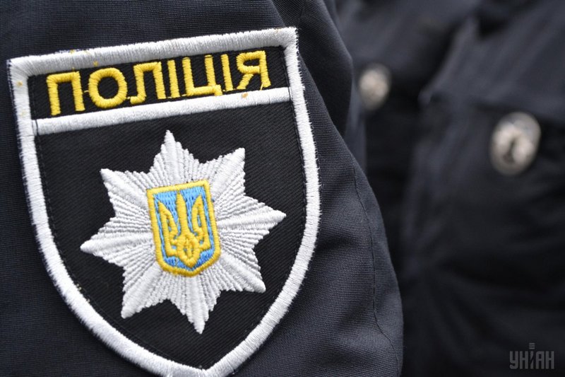 В Харькове трое пьяных полицейских на авто скрывались от патрульных и врезались в электроопору 1