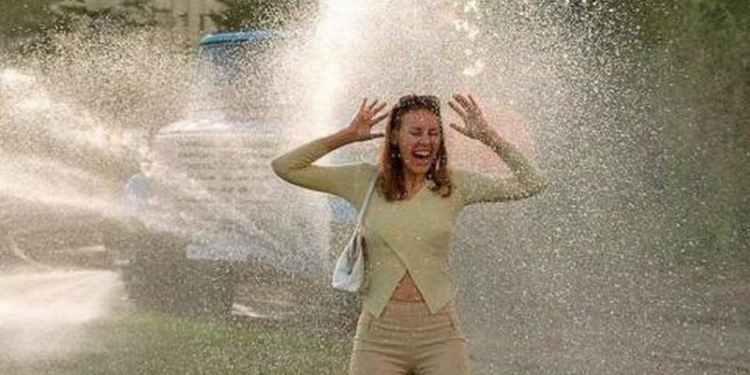 В Николаеве думают о влажной уборке дорог днем, потому что очень жарко