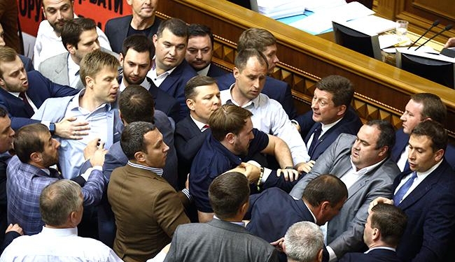 Отпуск с призраком выборов: могут ли депутатов летом вернуть в Раду