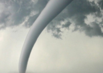 Разрушительные торнадо одолевают Миннесоту