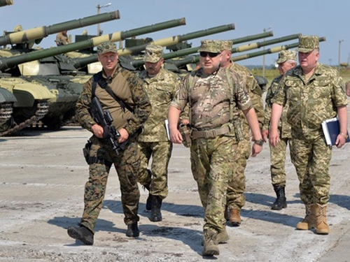 СНБО может рассмотреть введение военного положения из-за обострения на Донбассе - Турчинов 1