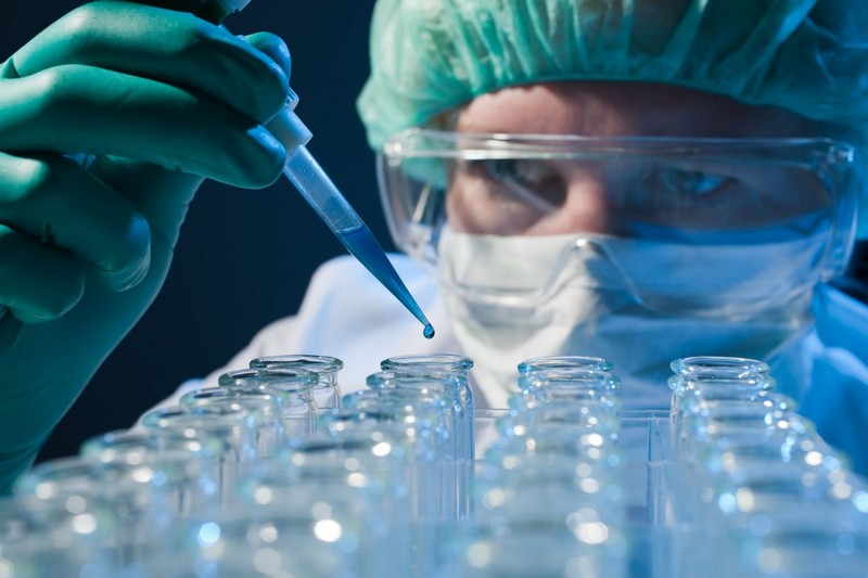 Австралийский ученый попал в больницу с магнитами в носу, - пытался создать защиту от коронавируса 1