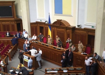 Нардепы-военные разблокировали работу Рады, фракция Ляшко объявила сидячую забастовку