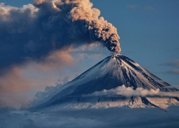 В России проснулся Ключевской вулкан – один из самых высоких в Евразии