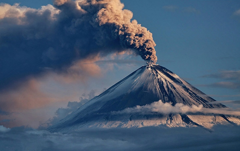 В России проснулся Ключевской вулкан - один из самых высоких в Евразии 1