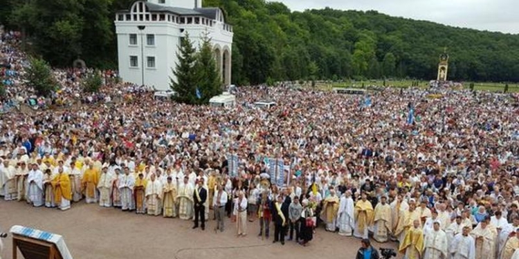 В Зарванице собрались 150 тысяч паломников греко-католиков из Украины и других стран