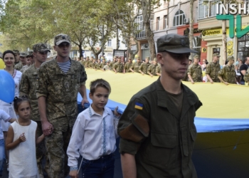 Николаев празднует День независимости Украины: волонтеры и военные прошлись маршем по Соборной